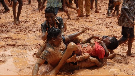  LES ANNIVERSAIRES DE JUIN ET DE JUILLET  (Mala India )