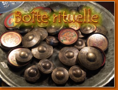  Boîte rituelle en métal (Mala India )