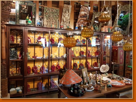  Nouvelle vitrine de bijoux fantaisie  (Mala India )