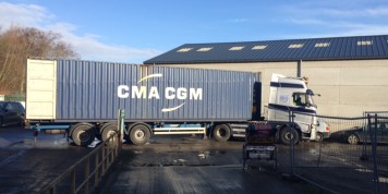  Arrivage d'un container du Nord de l'Inde (Mala India )