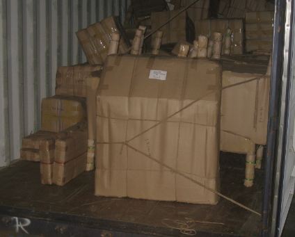  Arrivage d'un container en provenance du sud de l'Inde (Mala India )