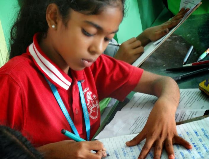  'MID TERM EXAMS', les examens du 2ème trimestre  (Mala India )