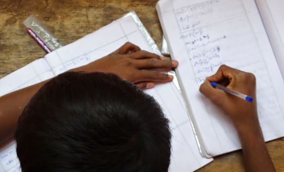  ECHECS …ET MATHS  (Mala India )