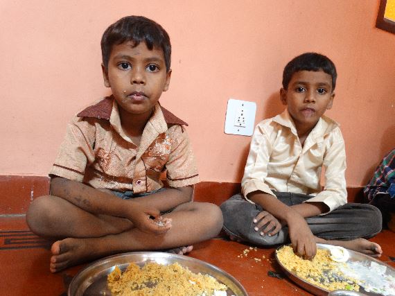  AVANT HIER 55 KG DE RIZ, 350 ŒUFS ET LES LEGUMES QUI ACCOMPAGNENT… (Mala India )