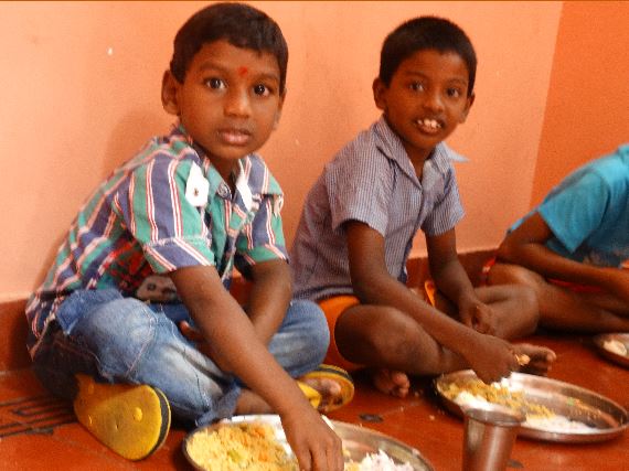  AVANT HIER 55 KG DE RIZ, 350 ŒUFS ET LES LEGUMES QUI ACCOMPAGNENT… (Mala India )