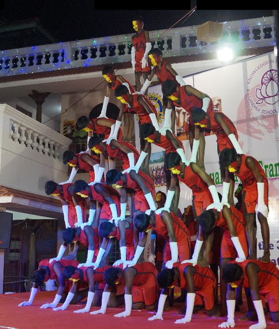  LA 'GRAND INAUGURATION' DE LA GANDHIJI SCHOOL - 2 (Mala India )