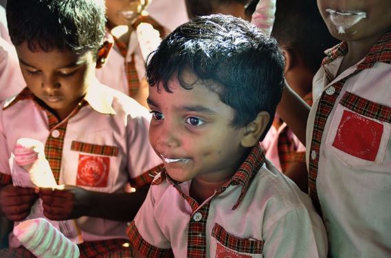  LA 'GRAND INAUGURATION' DE LA GANDHIJI SCHOOL  (Mala India )