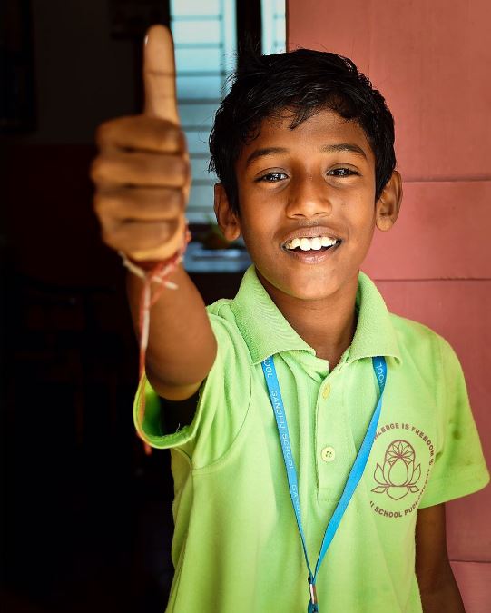  LA 'GRAND INAUGURATION' DE LA GANDHIJI SCHOOL  (Mala India )