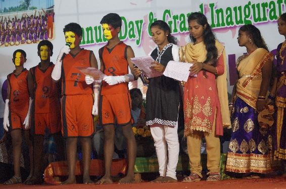  LA 'GRAND INAUGURATION' DE LA GANDHIJI SCHOOL - 2 (Mala India )