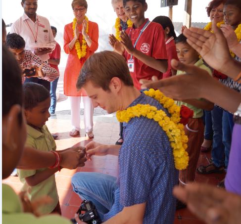  LA 'GRAND INAUGURATION' DE LA GANDHIJI SCHOOL  (Mala India )