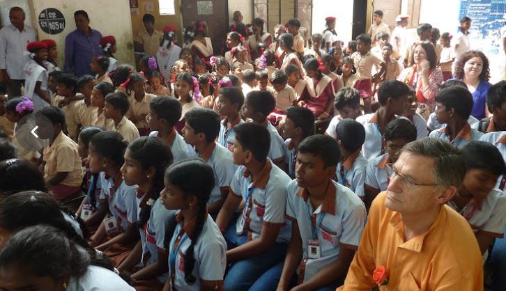  LA 'GRAND INAUGURATION' DE LA GANDHIJI SCHOOL  (Mala India )