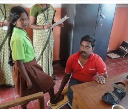  LES CLASS LEADERS, APPRENTISSAGE DE LA DEMOCRATIE (Mala India )