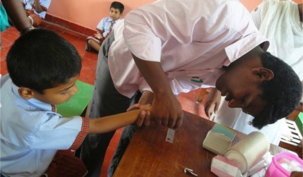  TEST SANGUIN (suite de la visite médicale) (Mala India )