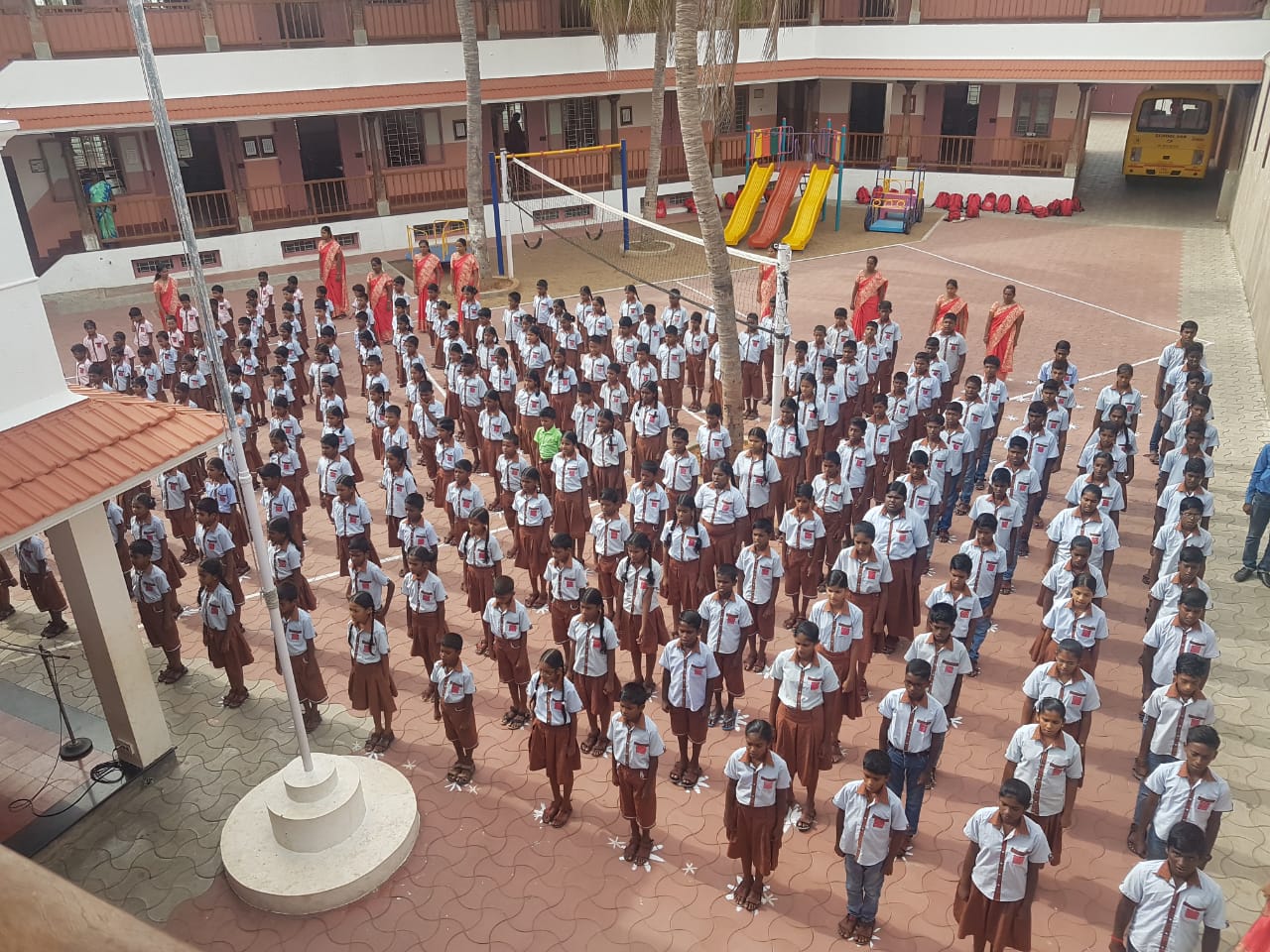  La rentrée c'était le 4 juin (Mala India )