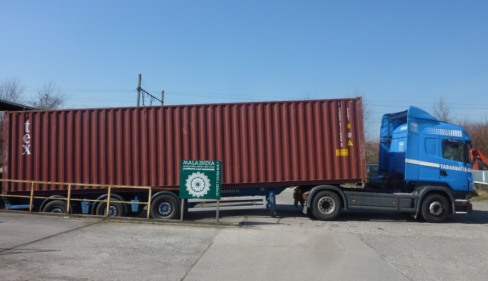  Premier container de l'année (Mala India )
