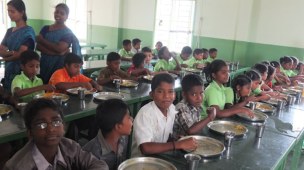  LA VISITE DU MINISTRE DE L'EDUCATION (Mala India )