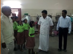  LA VISITE DU MINISTRE DE L'EDUCATION (Mala India )