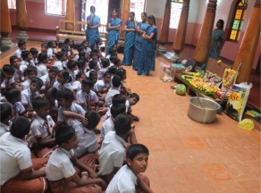  LA SARASWATHI PUJA (Mala India )
